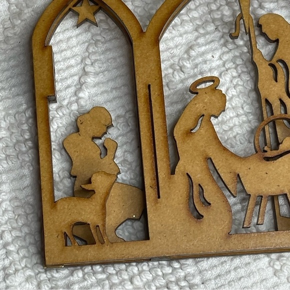 Wooden Nativity Ornament‎ - Picture 5 of 5